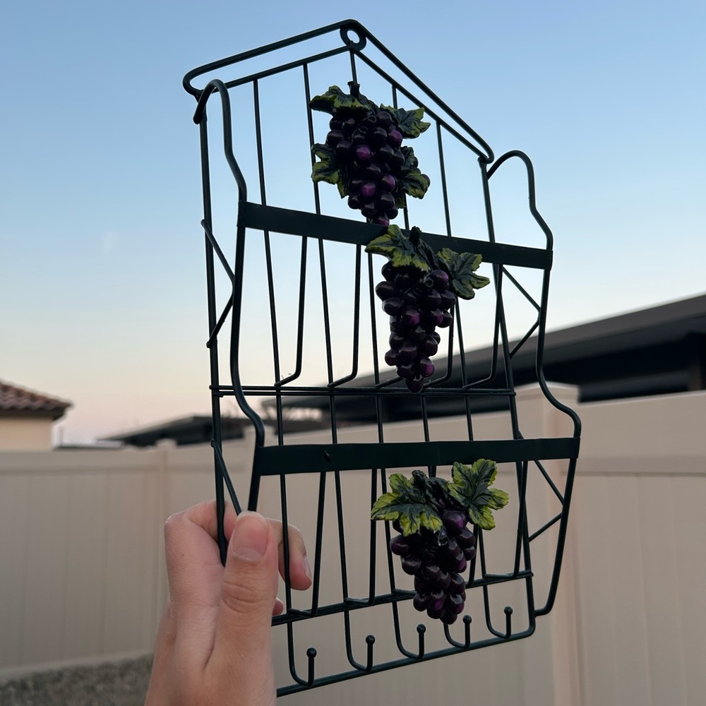 Grape Design Metal Wall Rack - Picture 6 of 6